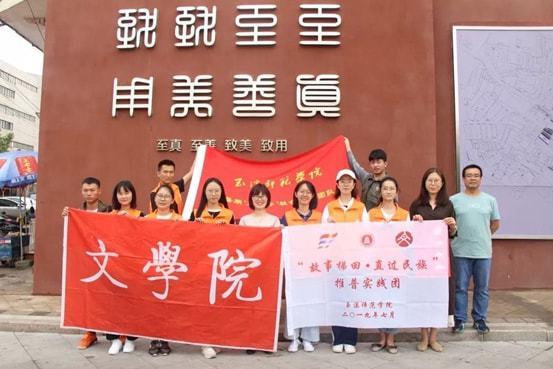 迷路的可爱男孩